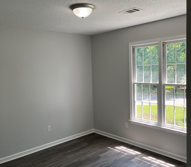 Photo - 121 Kenton Dr