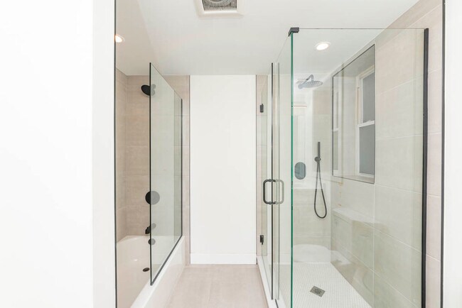 Photo - 2825 N Rockwell St Unit G