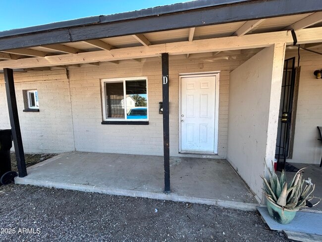Building Photo - 1500 E Dana Ave Unit D