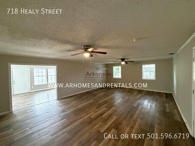 Photo - 718 Healy St