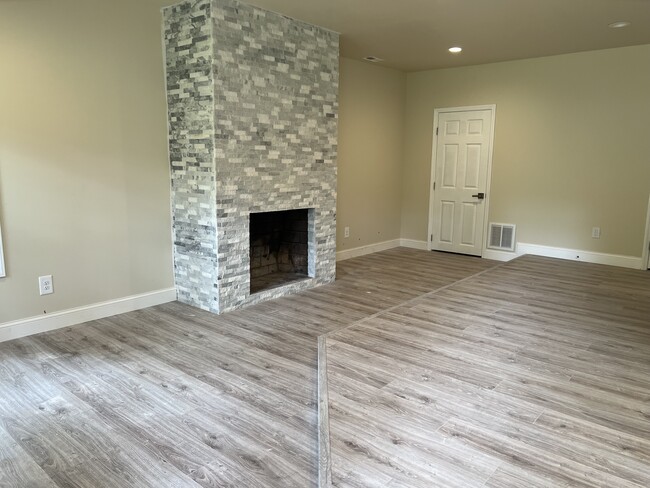 Photo - 119 Wilmot Dr