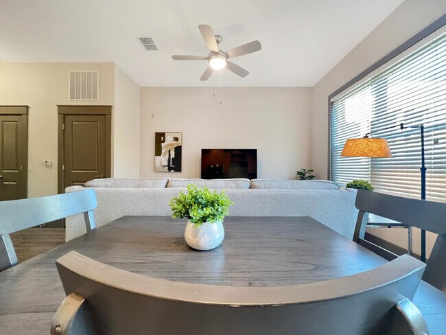 Photo - 1701 N Lois Ave Unidad ID1050957P