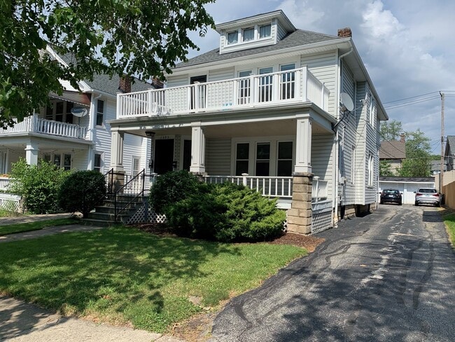 Building Photo - 1595 Warren Rd Unit Lower