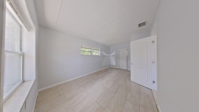 Photo - Cute Updated 2/1 with Bonus Room in Fort P...