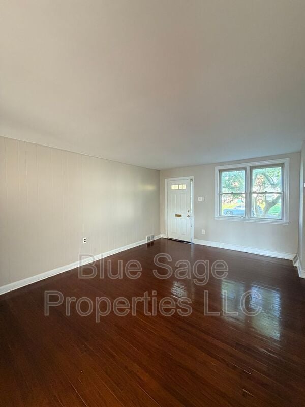 Photo - 902 Maple Ave