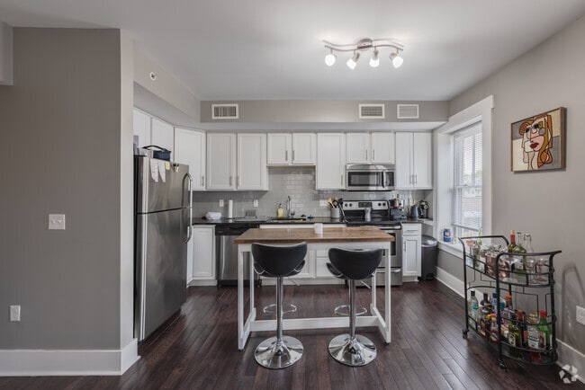 2BR, 1BA, Kitchen - Devenir District- 711 W Alexandrine