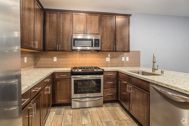 2BR, 2BA - 1,067SF