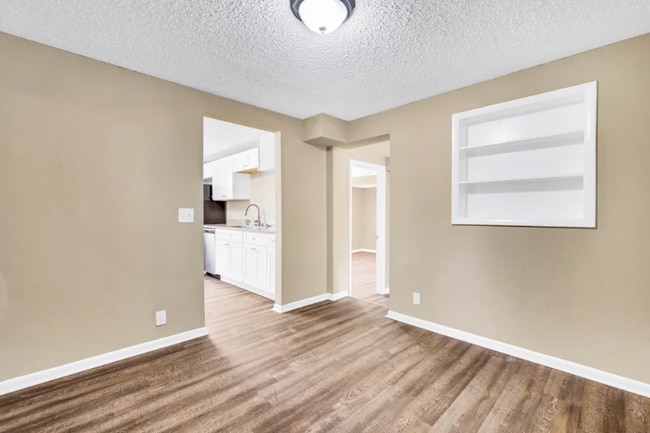 Photo - 6969 Delisle Dr