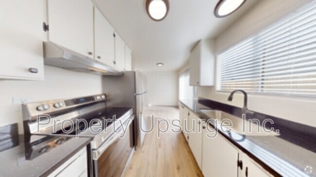 Building Photo - 1710 Bruce St Rental