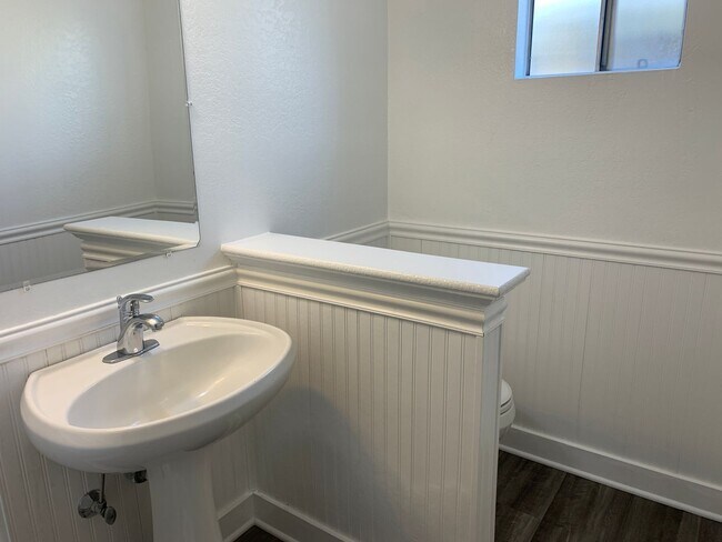 Photo - 2 bedroom, 1.5 bath townhouse - Take a Look!