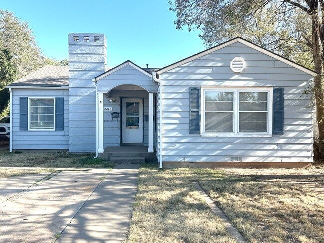 Building Photo - 2216 30th St Unit Front