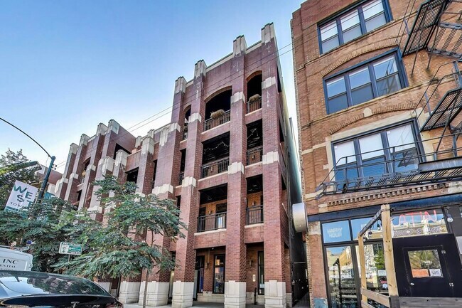 Building Photo - 1419 W Chicago Ave Unit 1 Rental