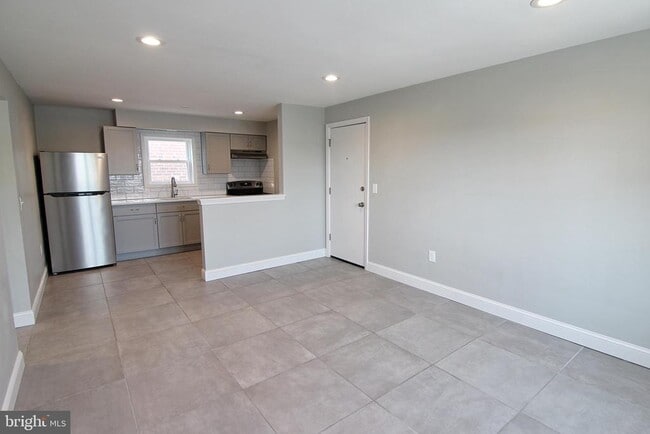 Building Photo - 304 Sixth St Rental