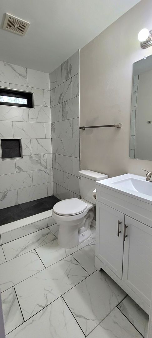 Photo - Beautifully Renovated 2BD/1BA Duplex in Hickory!