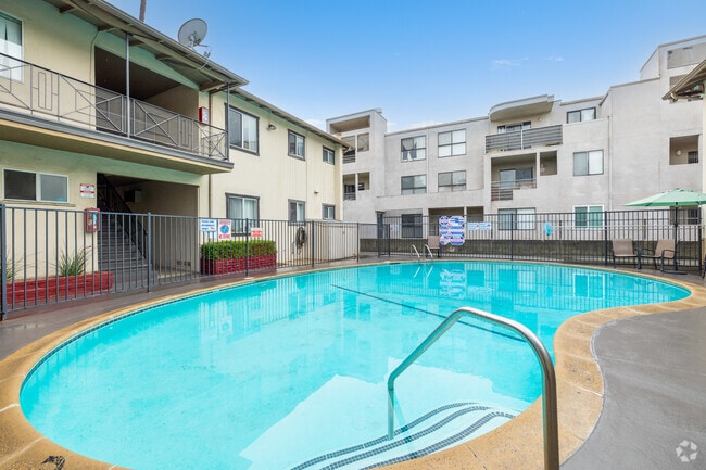 Piscina - Chateau Laurel Apartments