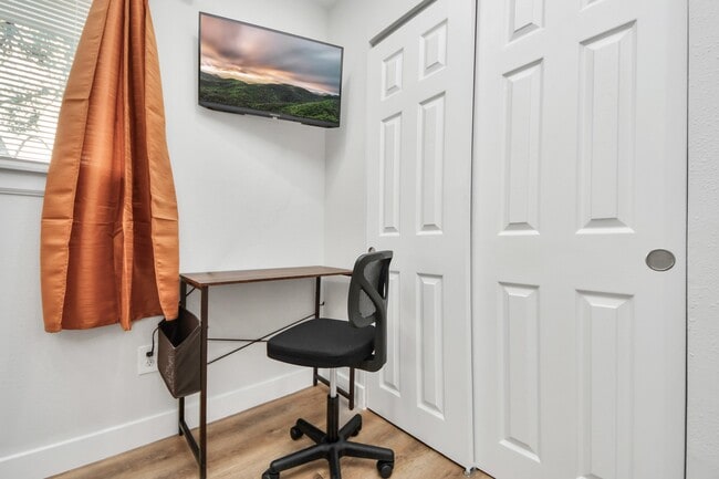 Photo - 5115 Clay St