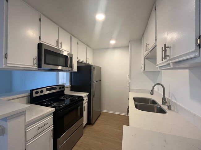 Photo - 6310 Sylmar Ave