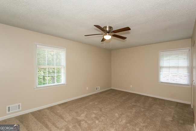 Photo - 6090 Graceland Cir