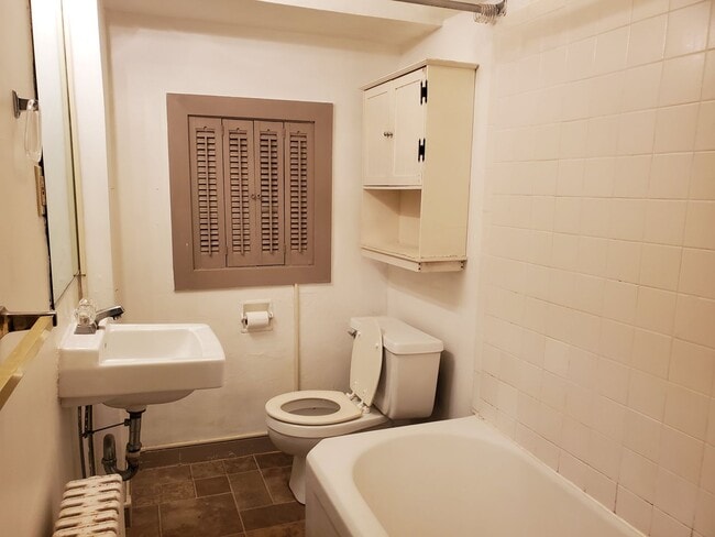 612 E Chestnut St Unit 1