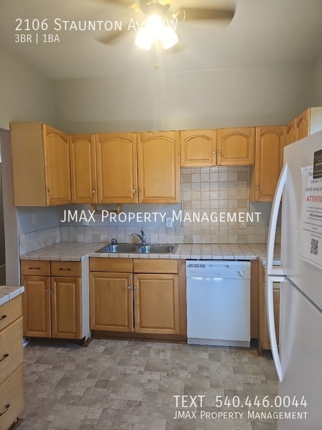 Photo - 2106 Staunton Ave NW