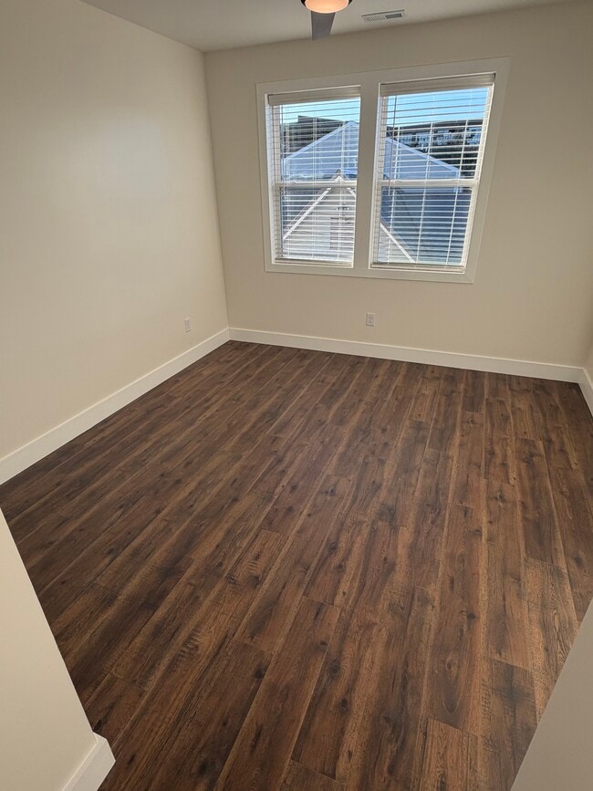 Photo - 1417 Woodbine Ave