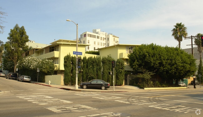 Hollywood Cozmo Apartments
