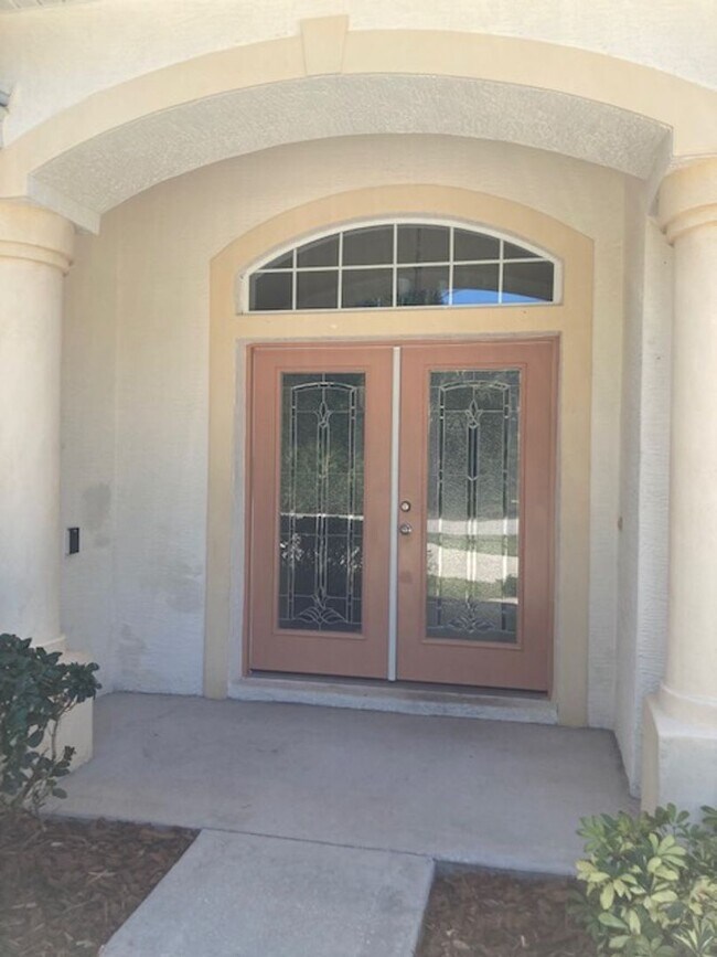 Photo - Luxurious 4/3/2 with circular driveway. Available after 06/10/26