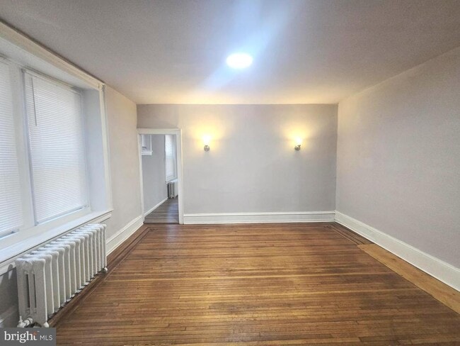 Photo - 5222 Webster St
