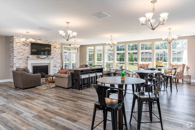 Centro Comunitario - The Flats on Houk