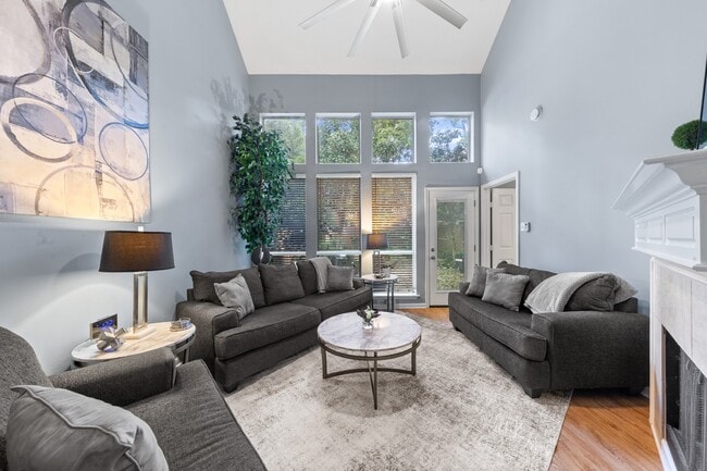 Photo - 30 Endor Forest Pl