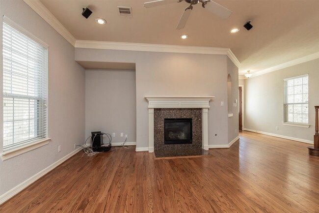 Building Photo - 10126 Holly Chase Dr