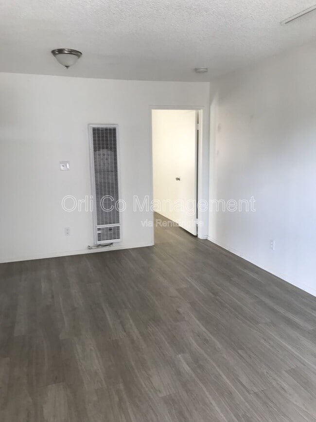 Photo - 14333 Haynes St Unidad 4