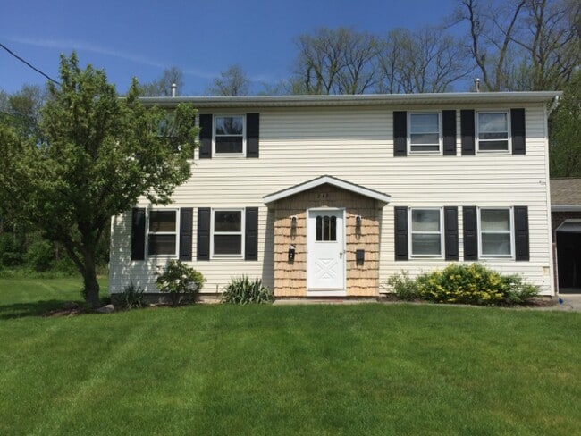 Building Photo - 249 Mercer Ave