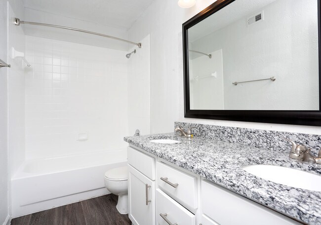 1HAB,1BA-646 ft² - The Vanderbilt Apartments