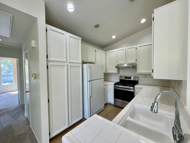 10 Chaumont Cir