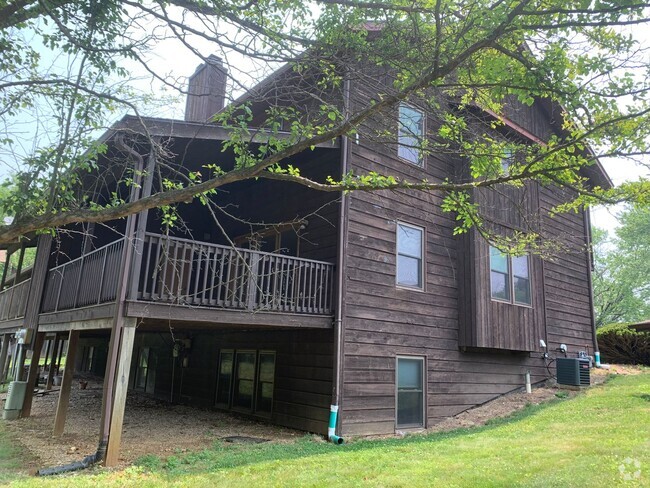 Building Photo - 3 bedroom Townhouse on Bloomington's South...