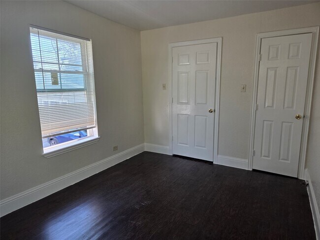 Photo - 302 71st St Unidad 2