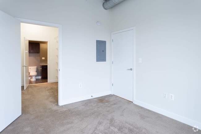 2BR, 2BA - 885 SF