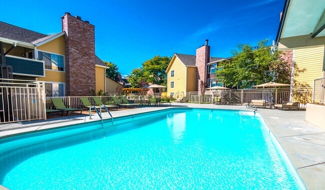 Building Photo - Skyview Apartments