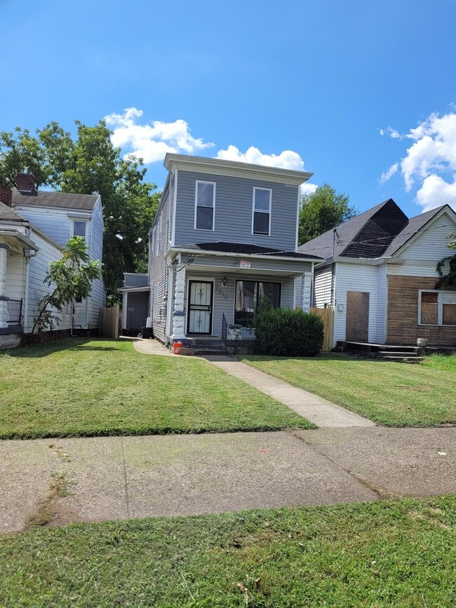Photo - 2310 W Broadway
