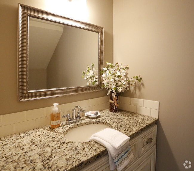 2HAB/2.5BA - 1,260 ft² - The Cottage at Southpark