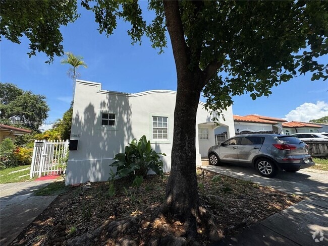 Building Photo - 1462 SW 19th Ave Rental