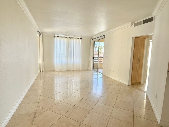 Building Photo - Meridian Unique 2/Bd 2/Ba St Tropez Floor ... Unit 121 Rental