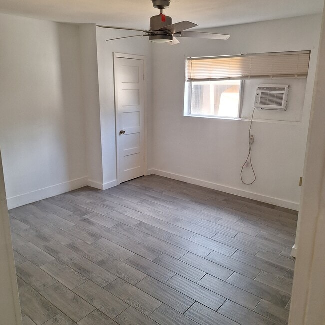 Photo - 916 Adele St