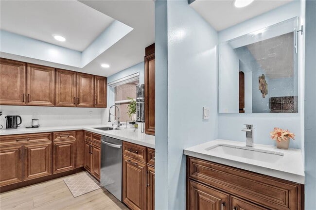 607 Village Lake Dr