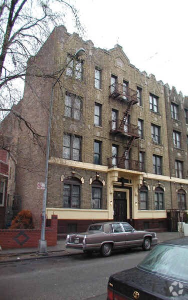 738 E 21st St - 738 E 21st St