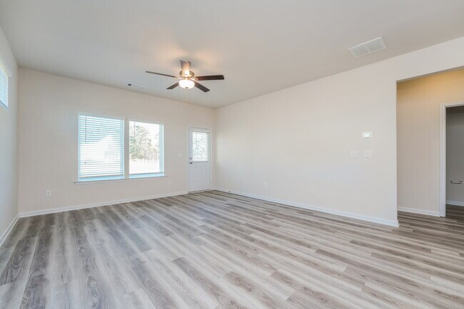 Photo - 317 Limestone Cir