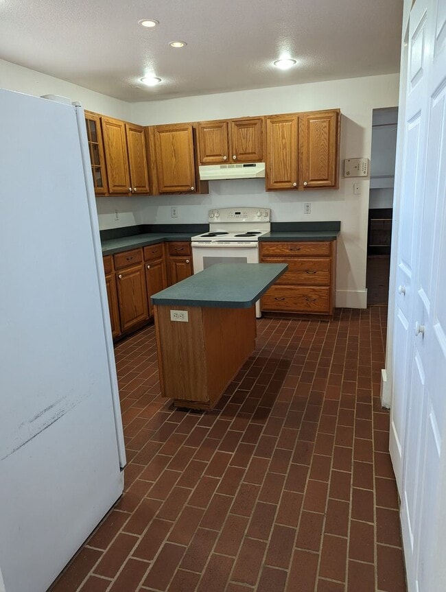 Photo - Farm House on Acreage for Rent