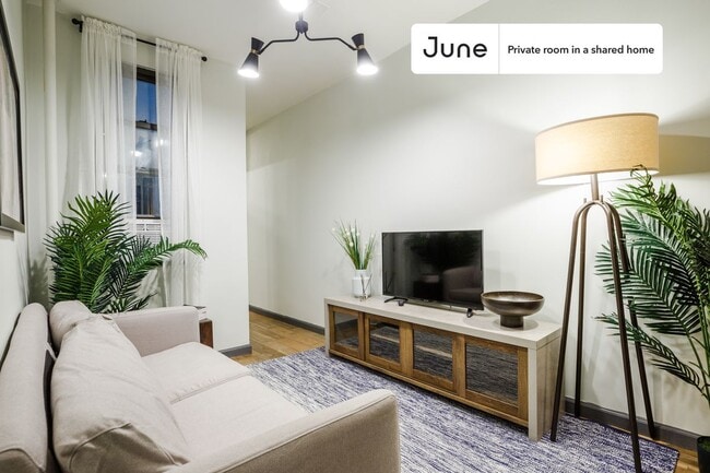 Room in Shared 3 bed/1 bath home in Hell's Kitchen