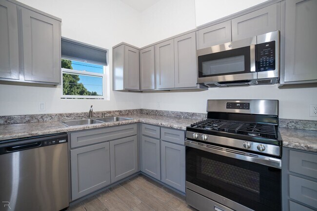 Photo - 195 N 17th Ave